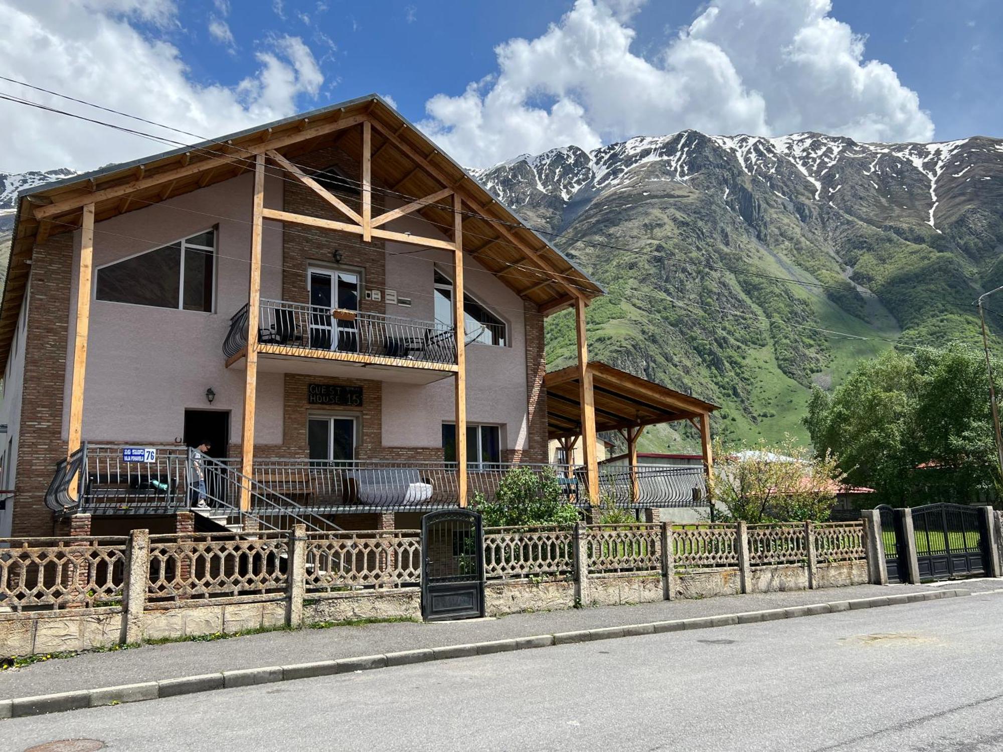 Guest House 15 Stepantsminda Exterior photo